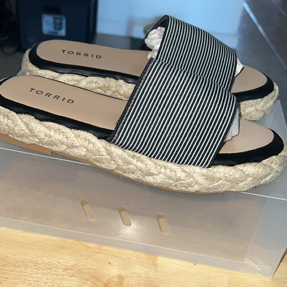 Torrid- Single Band Platform Slide (8WW) - Picture 7 of 12